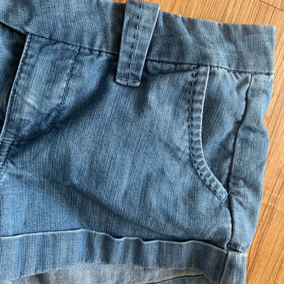 Denim shorts - Picture 2 of 6